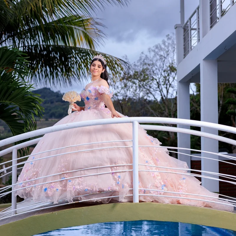 

Light Pink Quinceanera Dresses Off the Shoulder Sequin Decal 3D Flower Layering Long tail Vestido De 15 Quinceanera Customize