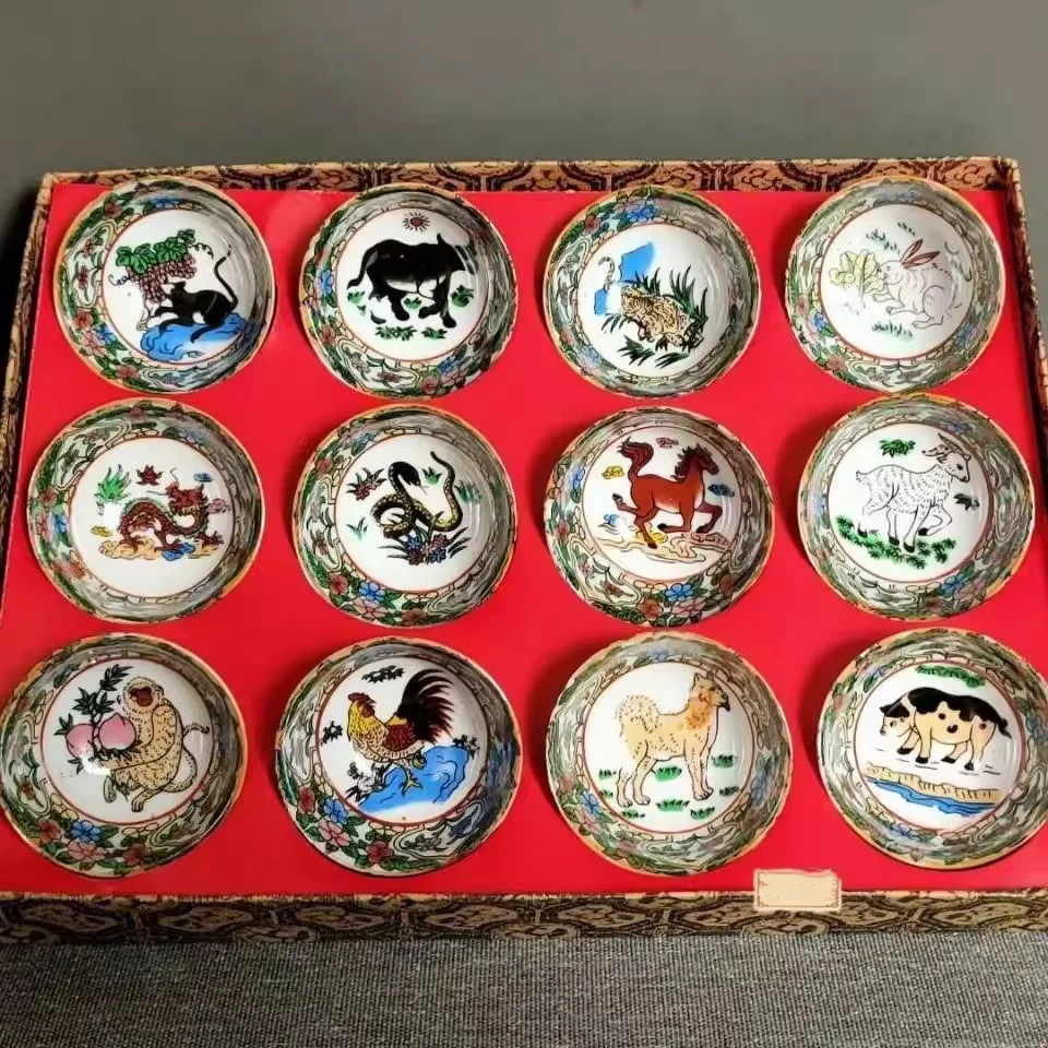 

Винтажные фарфоровые чайные сервизы, антикварная коллекция, фарфор Famille Rose, расписанные вручную чашки с изображением двенадцати знаков зодиака, народное искусство и ремесла.