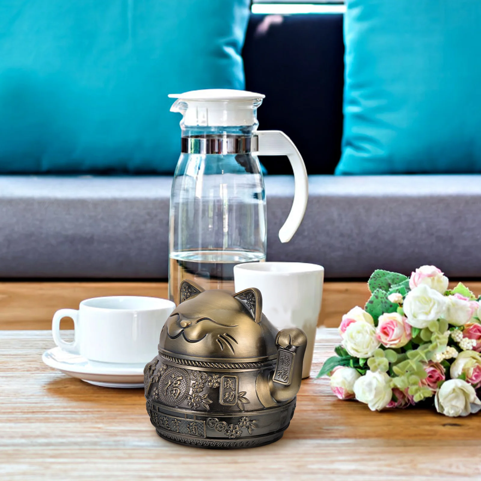 

Retro Lucky Cat Ashtray Zinc Alloy Portable Smoke Catcher Anti-fly Cigarette Container Home Desk Accessory Decor