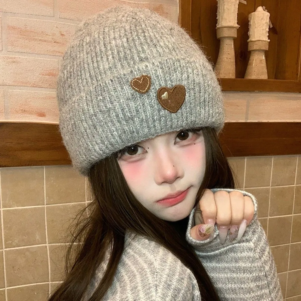 Versatile Polyester Knitted Beanie Hat 56cm to 58cm Heart Decor Fleece Lined Beanie Thick Warm Earflap Beanie For Women