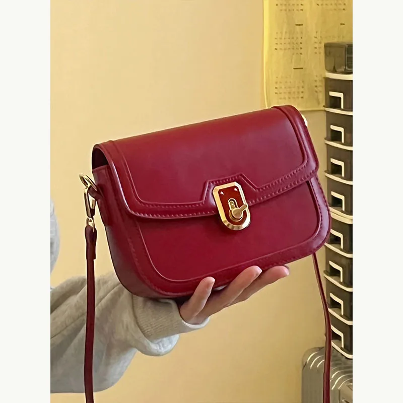 Vintage Burgundy PU Crossbody Bag 2023 New Ladies Designer Unique Lock Chain Zipper Underarm Bags Elegant Light Luxury Handbag