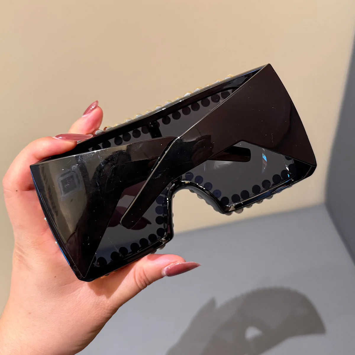 Luxury Retro Oversized One-piece Punk Style Sunglasses for Men and Women y2k Exaggerated Gold Rivet Dec Cool Goggles for Party