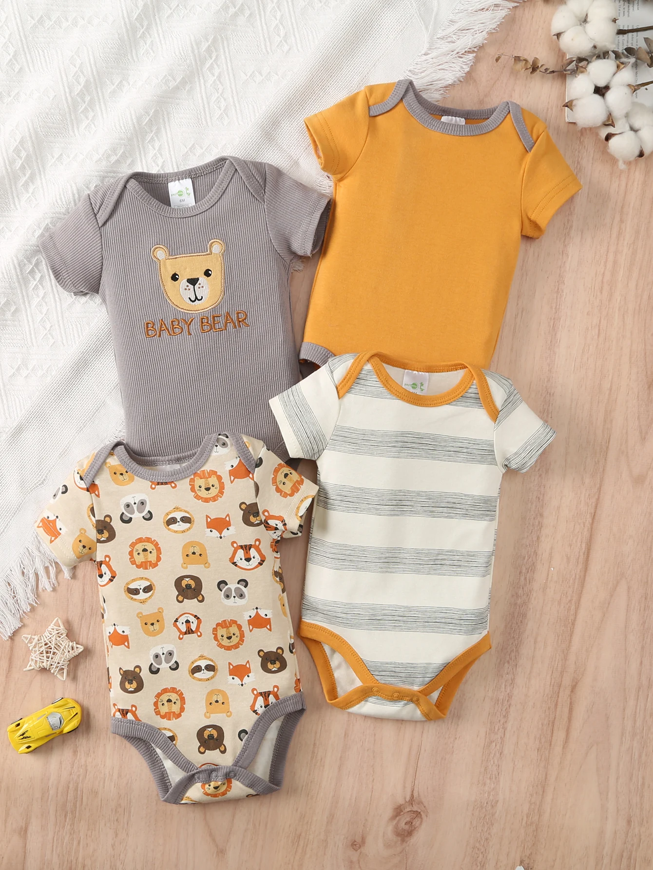 [4-piece set] Baby triangle onesie fun lion short-sleeved clothing climbing suit