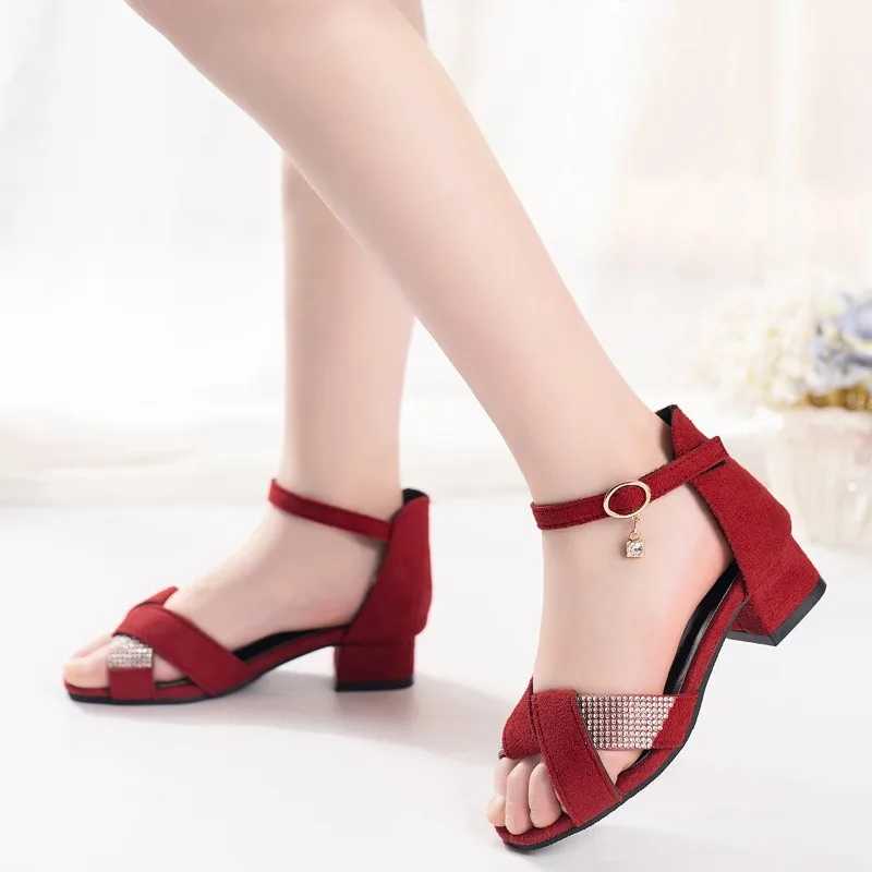Girls Mary Janes Shoes for Party Wedding Kids Low Heels Pleated Rhinestones Sandals Chic Children Red Sandals Classic 2024 New