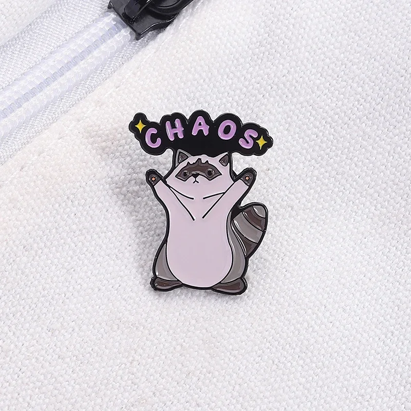 Lustige süße Waschbär Chaos Emaille Pins Cartoon Dekor Broschen Rucksack Revers Abzeichen Tier Schmuck Geschenk für Kinder Freunde Großhandel