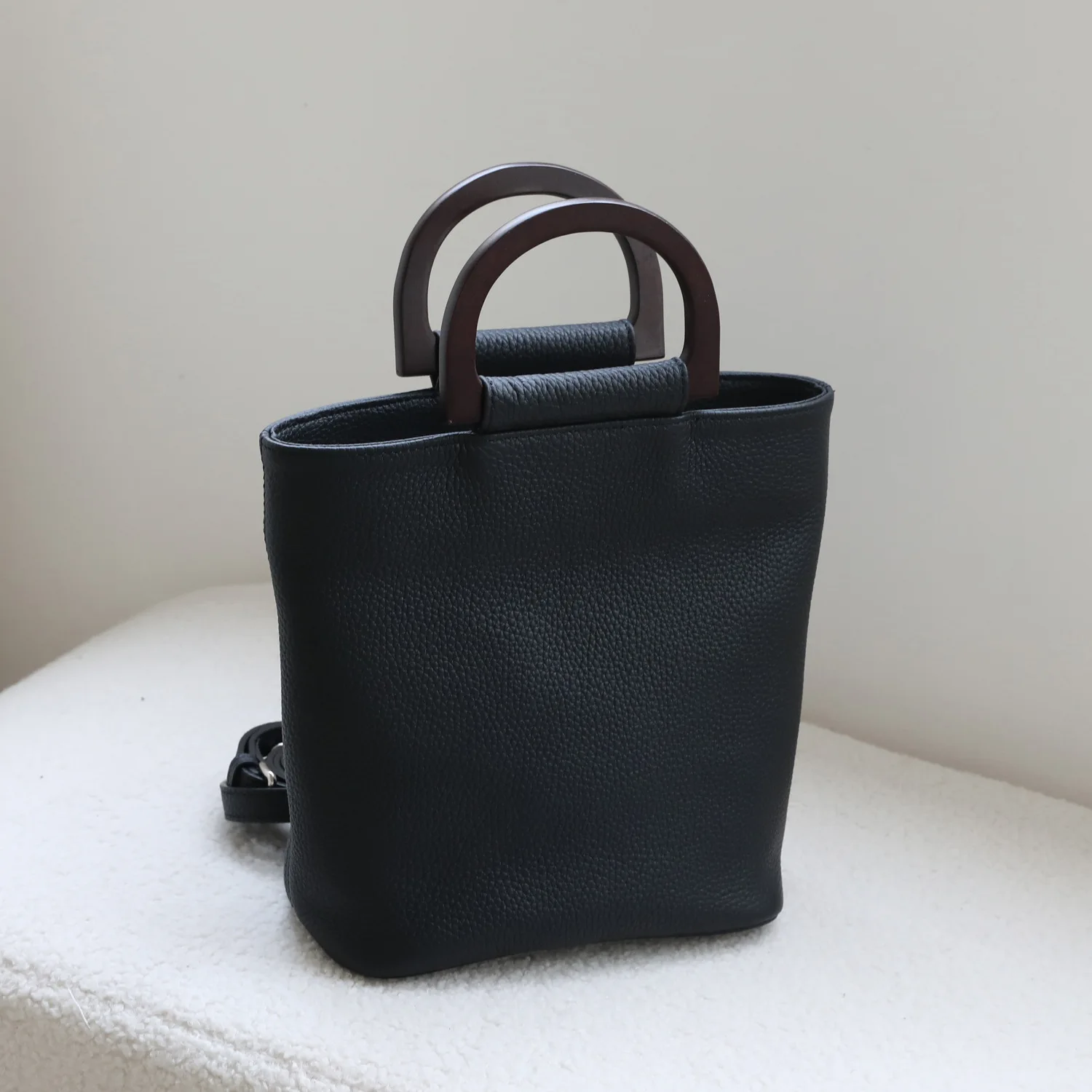 

Leather Wooden Handle Handbag 2025 New Niche Design Top-layer Cowhide Tote Bag Women's Vintage One-Shoulder Crossbody Bag