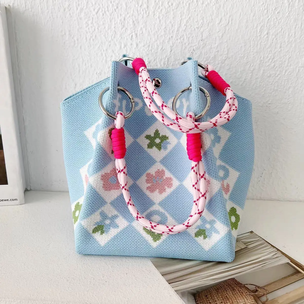 

Портативная сумка Изысканная женская вязаная сумка Корейская вязаная большая сумка Сумка с цветочным узором для студентов-путешествий