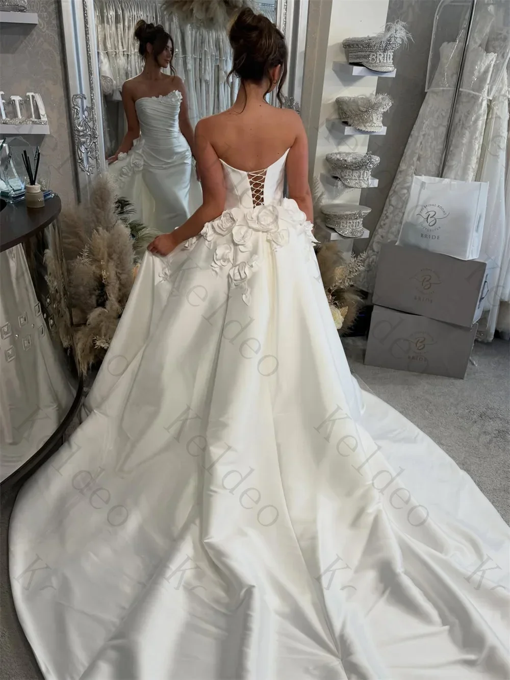 Customized Strapless Mermaid Sleeveless Wedding Dresses Applique Pleat Lace-Up Backless Detachable Train Floor-Length Bride Gown
