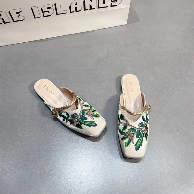 

New Women's Shoes Exquisite Embroidery Muller Slippers for Woman French Style Vacation Casual Shoes Designer Shoes Zapatos Mujer