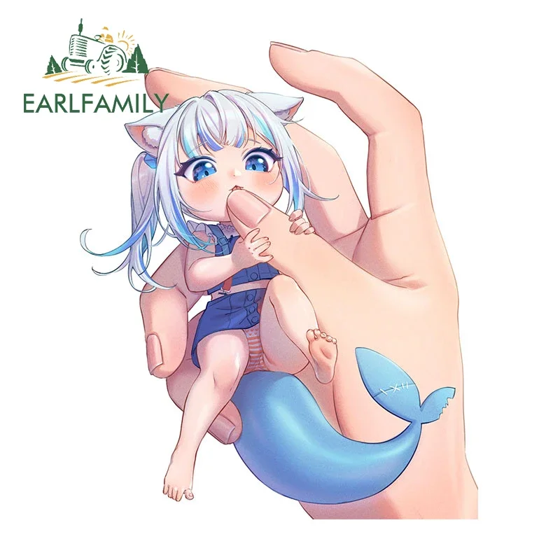

EARLFAMILY 13 см x 10,8 см для автомобильных наклеек Hololive's Gawr Gura, милые солнцезащитные виниловые наклейки на лобовое стекло, аксессуары для автомобиля