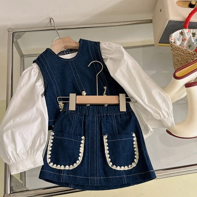 Childrens Clothing Set 2024 New Autumn Embroidered Girls Denim Set Fashionable Sweet and Cute Three Piece Set