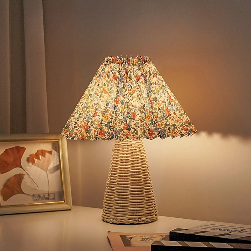 French Vintage Pleated Shade Night Light Ins Luxury Nordic Bed Lamp High-end Desktop Bedroom Ambient Lighting