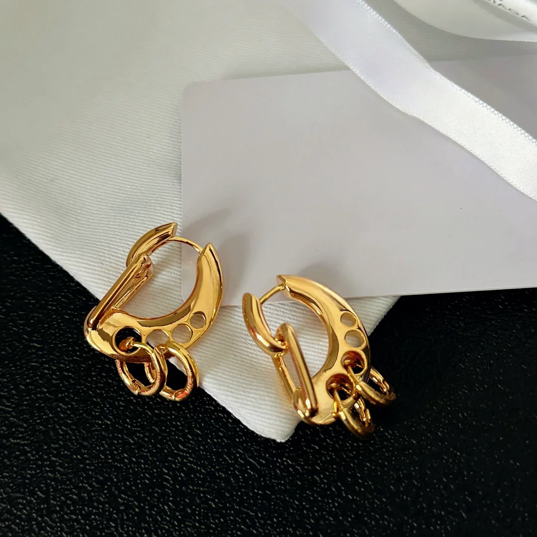 

Exaggerated small circles, niche design, high-end feeling, unique earring accessories