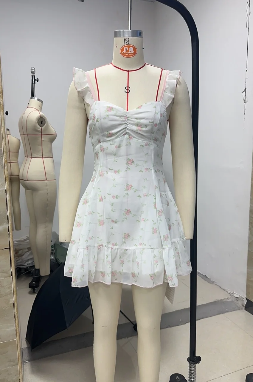 ชุดเดรสสายเดี่ยวผ้าชีฟองพิมพ์ลายดอกไม้ฤดูร้อนสำหรับผู้หญิง คอลึก แขนกุด ผ้าตาข่ายบางเบา แต่งระบายชายทรงเอไลน์ ชุดเดรสชายหาด สตรีทแวร์