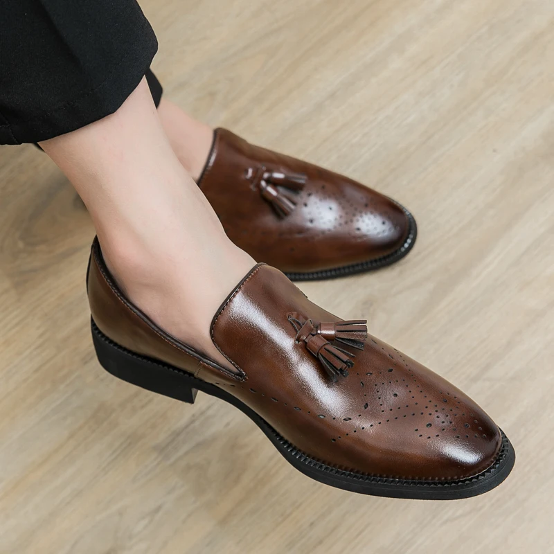 British Brock tassel loafers men\'s feet Business sculptured leather leather breathable slip-on men\'s shoes 46 plus size