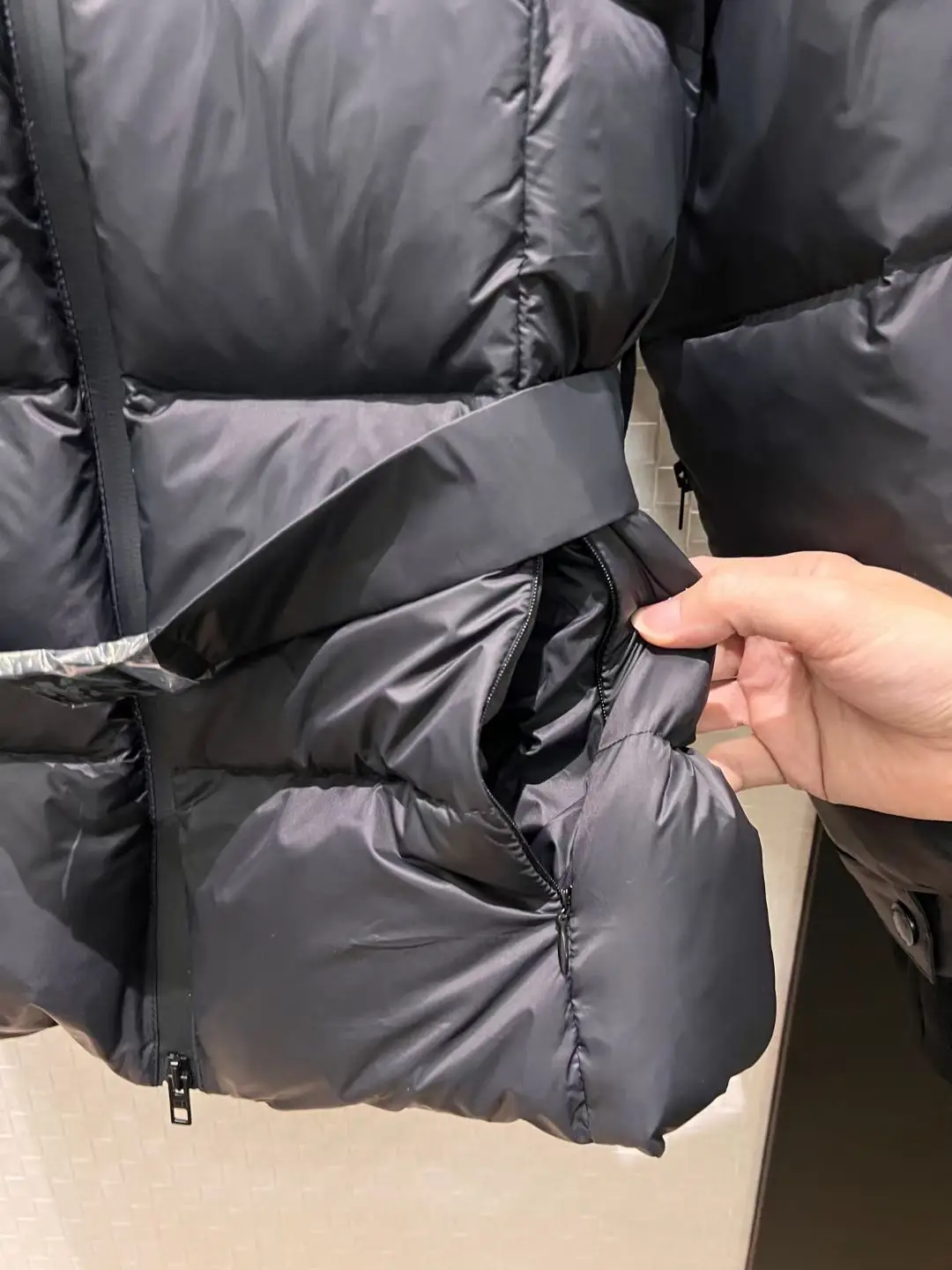 Inverno novo elegante e elegante à prova de vento e impermeável com capuz gola alta jaqueta para mulher