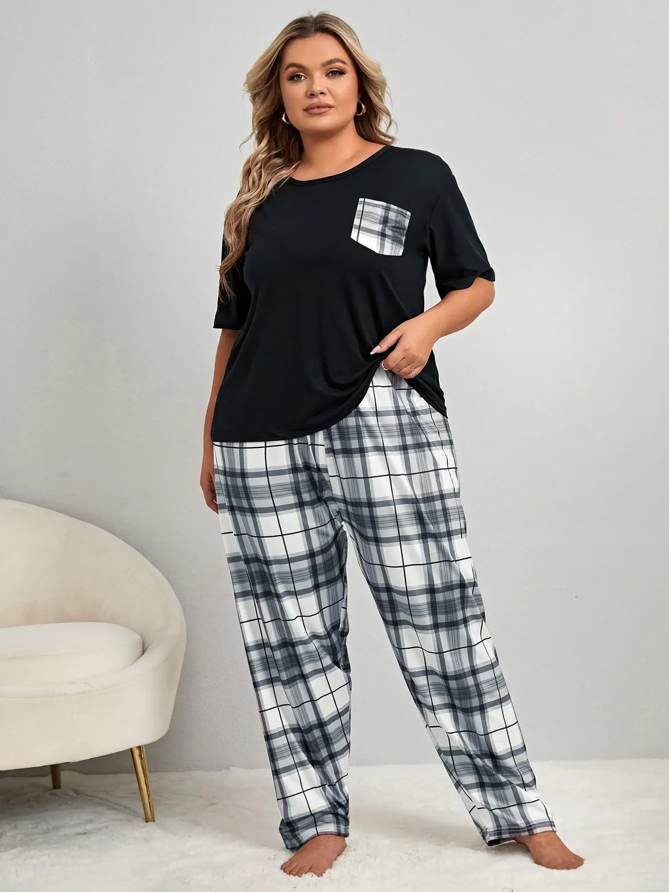 

Пижама больших размеров с круглым вырезом и короткими рукавами