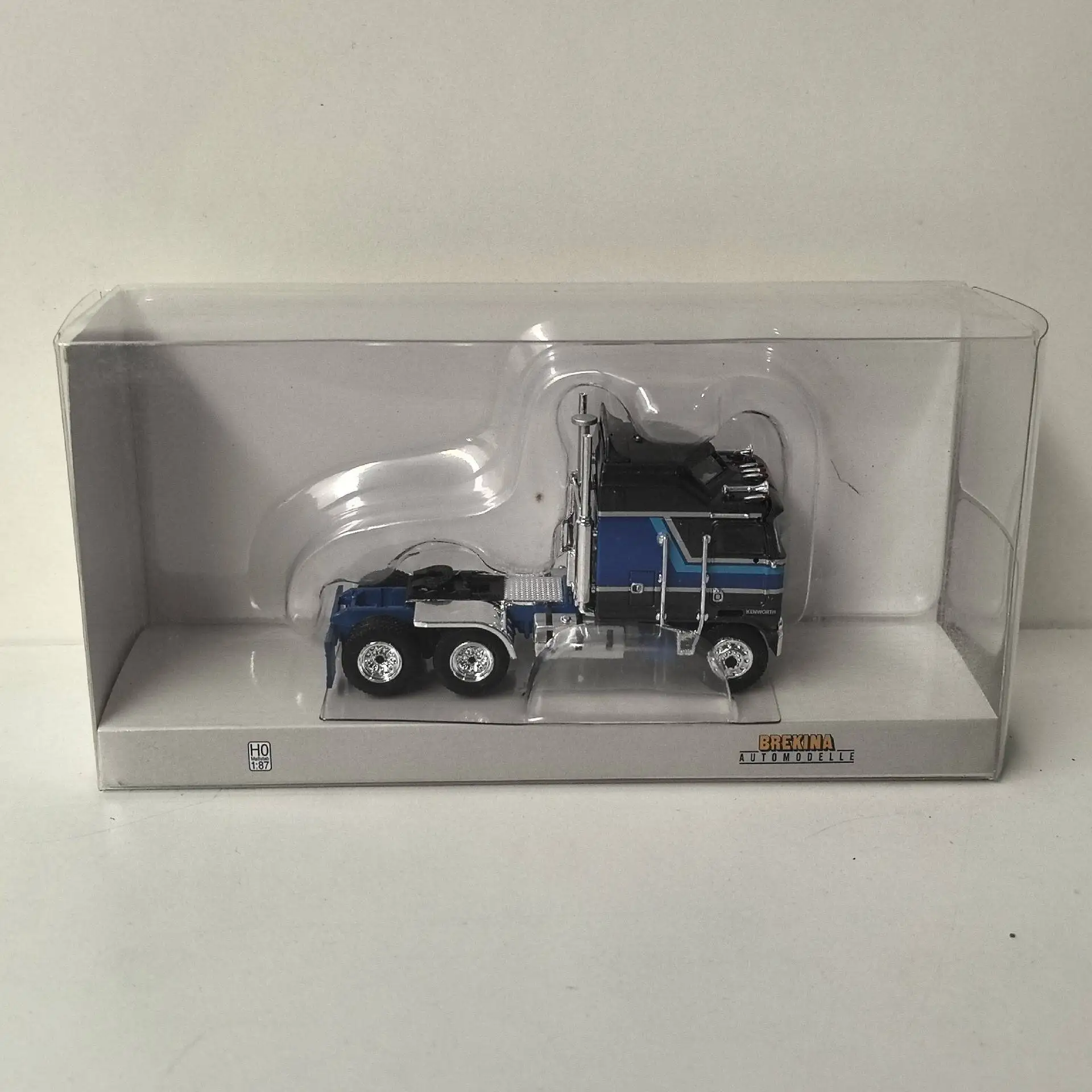 

Модель автомобиля BREKINA HO Kenworth K100 в масштабе 1/87, пластик