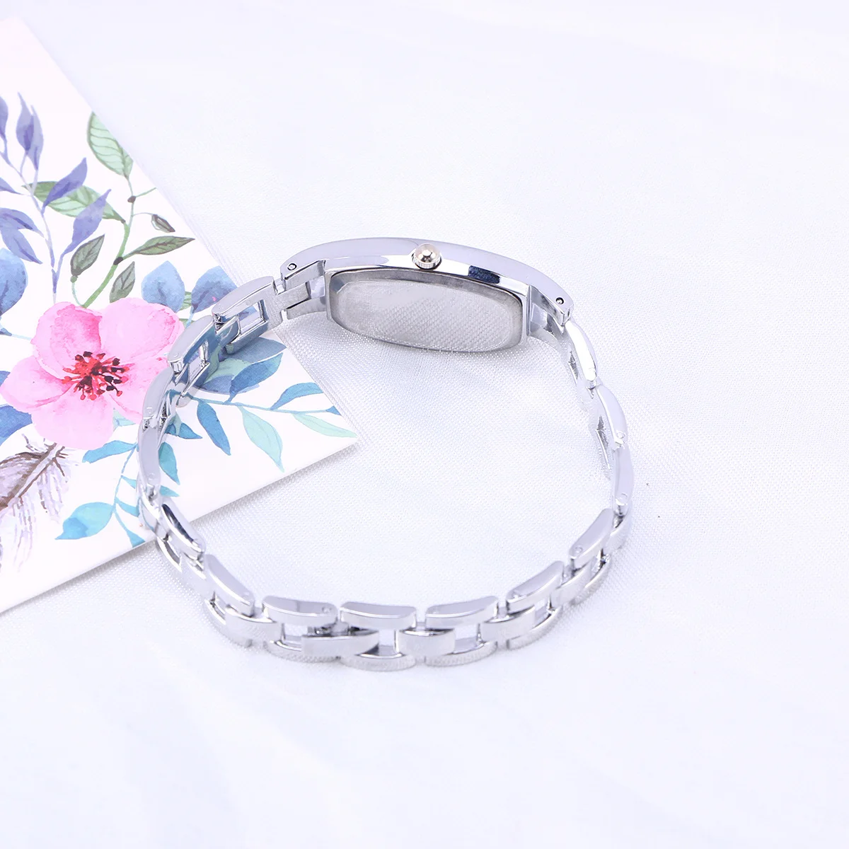 ساعة كوارتز عصرية للنساء باللون الفضي والأبيض، ساعة يد أنيقة وبسيطة تدوم طويلاً، مثالية لأي ملابس #3