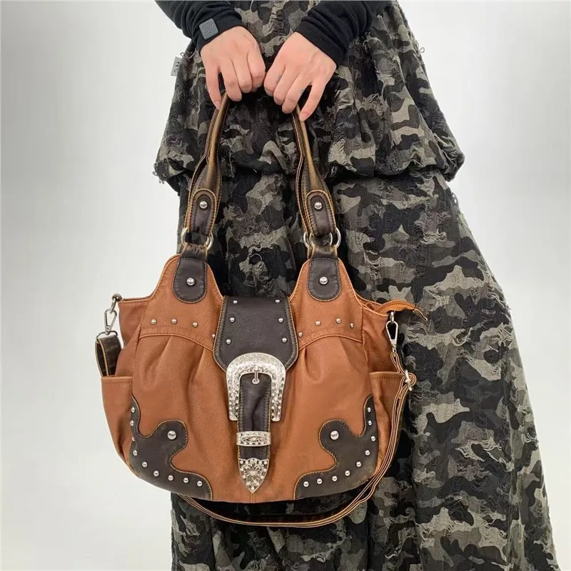 

Ladies' fashionable hipster single-shoulder bag with large capacity, retro rivet motorcycle tote bag 64