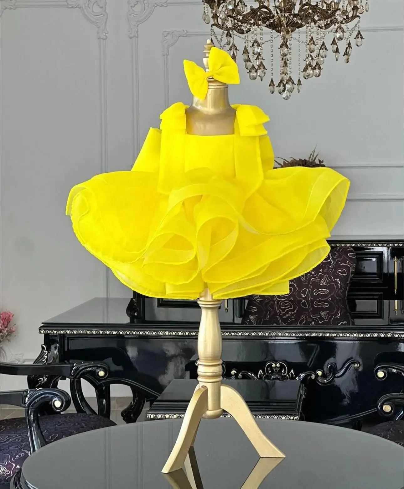 ที่กําหนดเองสีเหลืองชุดสาวดอกไม้สําหรับงานแต่งงานแขนกุดกับโบว์ Puffy สาวน้อยวันเกิด Party ถ่ายภาพชุดจัดเลี้ยง