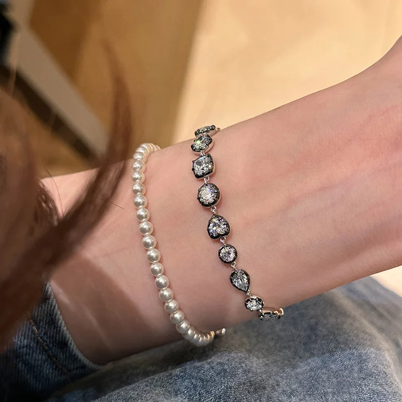Creative inlaid sparkling inlay diamond bracelet for women trend high-quality unique black bracelet exquisite jewelry gift