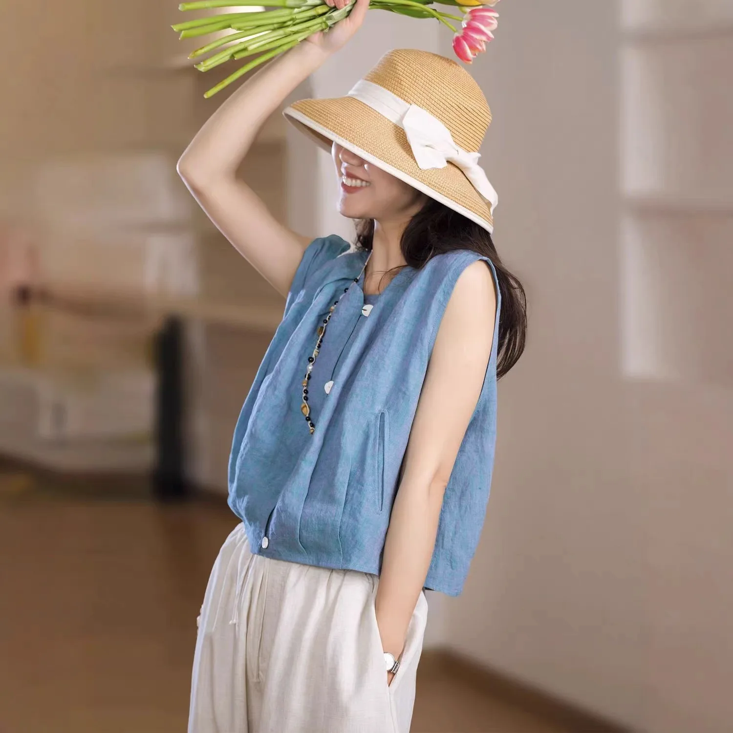 Dave&di Flax Refreshing Color, Silhouette, Slightly Wrinkled Flower Buds, Age Reducing Vest, Sleeveless Top For Women