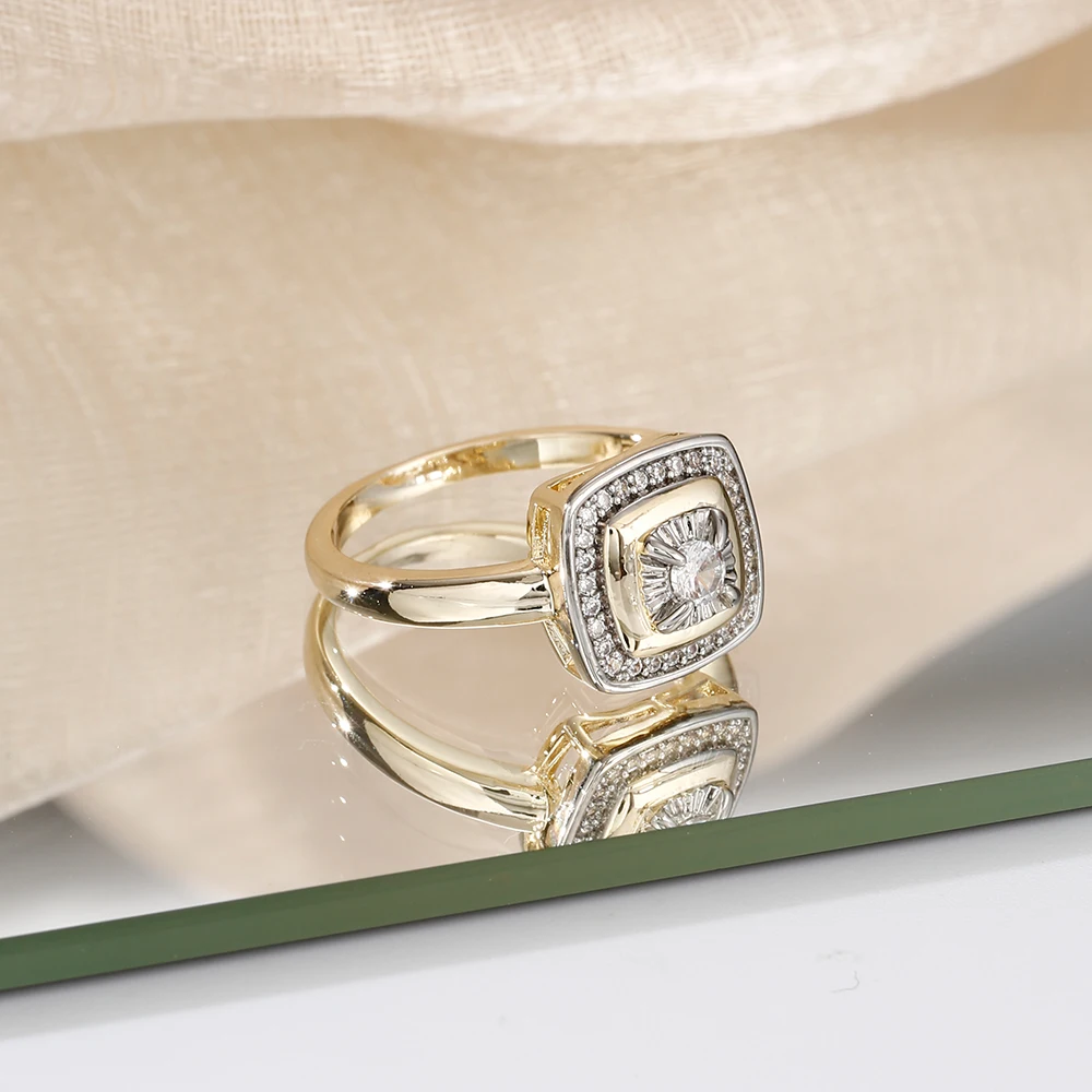 Doppellagiges, quadratisches Kissen-Set mit Zirkonia-Ohrringen und einem passenden Ring, ein luxuriöses Schmuckset für Verlobung, mit Diamanten. – Detail 8