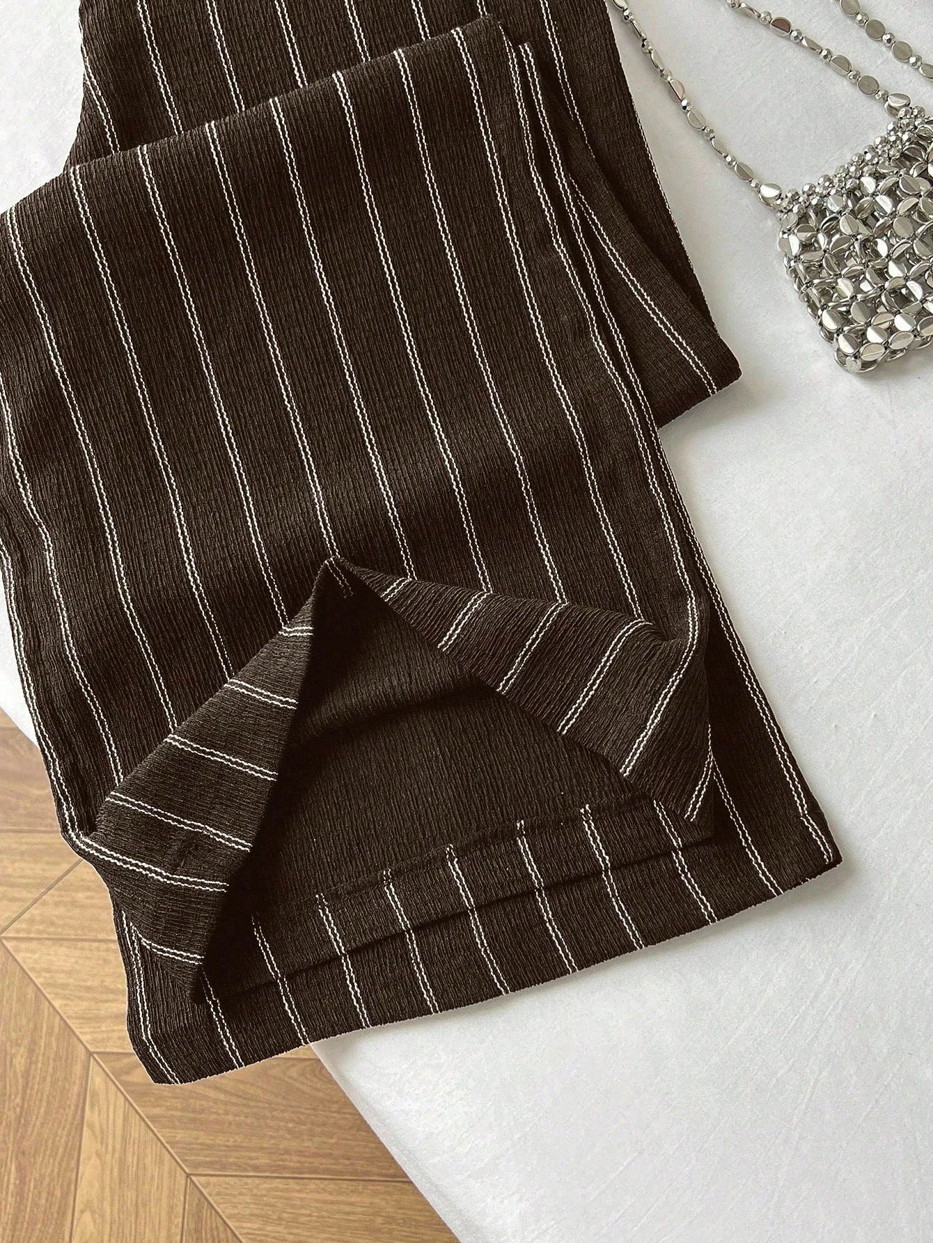 Calças femininas listradas de cintura alta com pernas largas, tecido antirrugas, design elegante de listras verticais, casual para deslocamento de escritório essencial