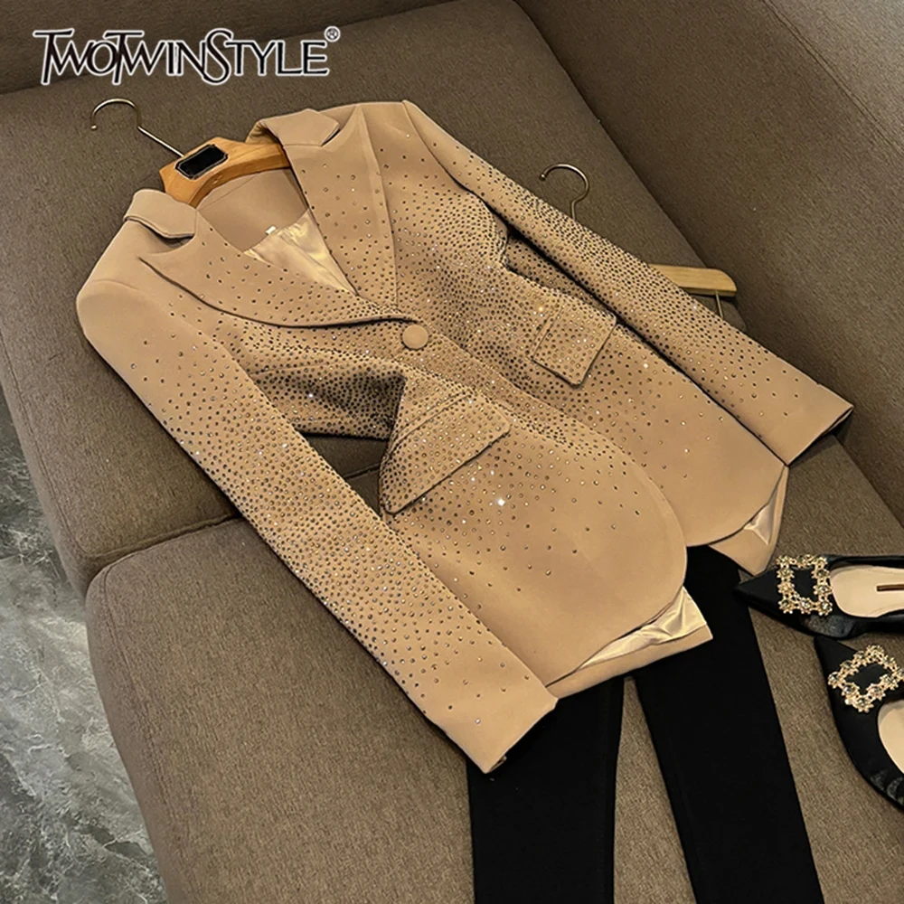 

TWOTWINSTYLE темпераментные куртки с бриллиантами для женщин, дизайнерский пиджак с лацканами и длинными рукавами, женский модный стиль, новинка KJA534367
