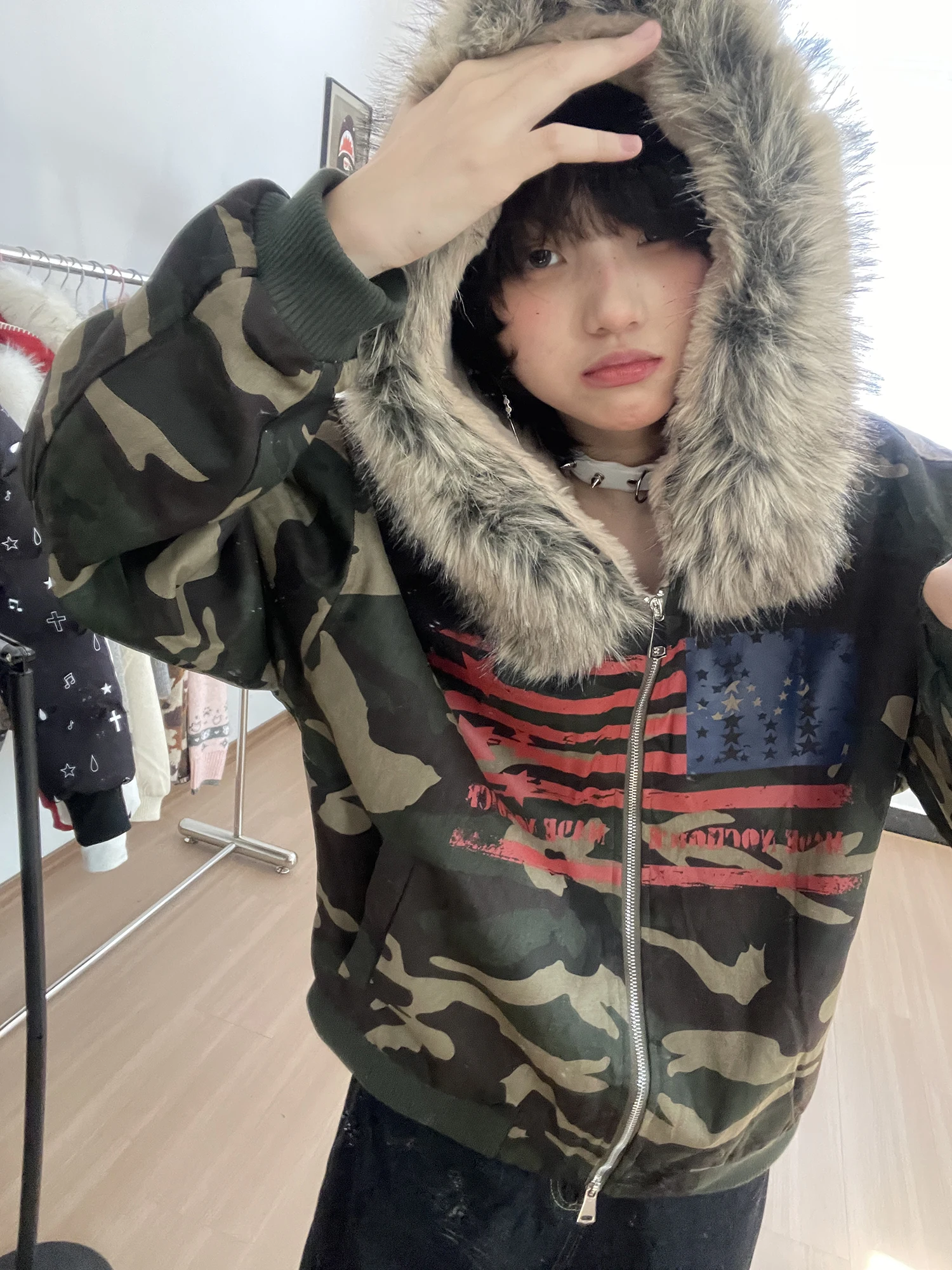 

Утепленная хлопковая куртка с капюшоном, свободного кроя, теплая верхняя одежда, американский камуфляж, с меховым воротником, для зимней уличной моды