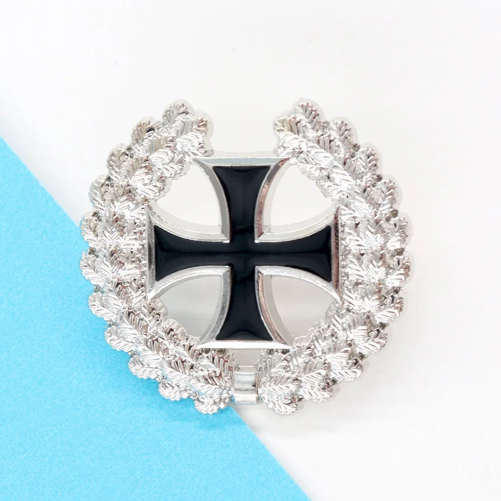German Iron Cross and Oak Wreath Brooch Metal Badge Versatile Clothing, Backpack Decoration Crafts