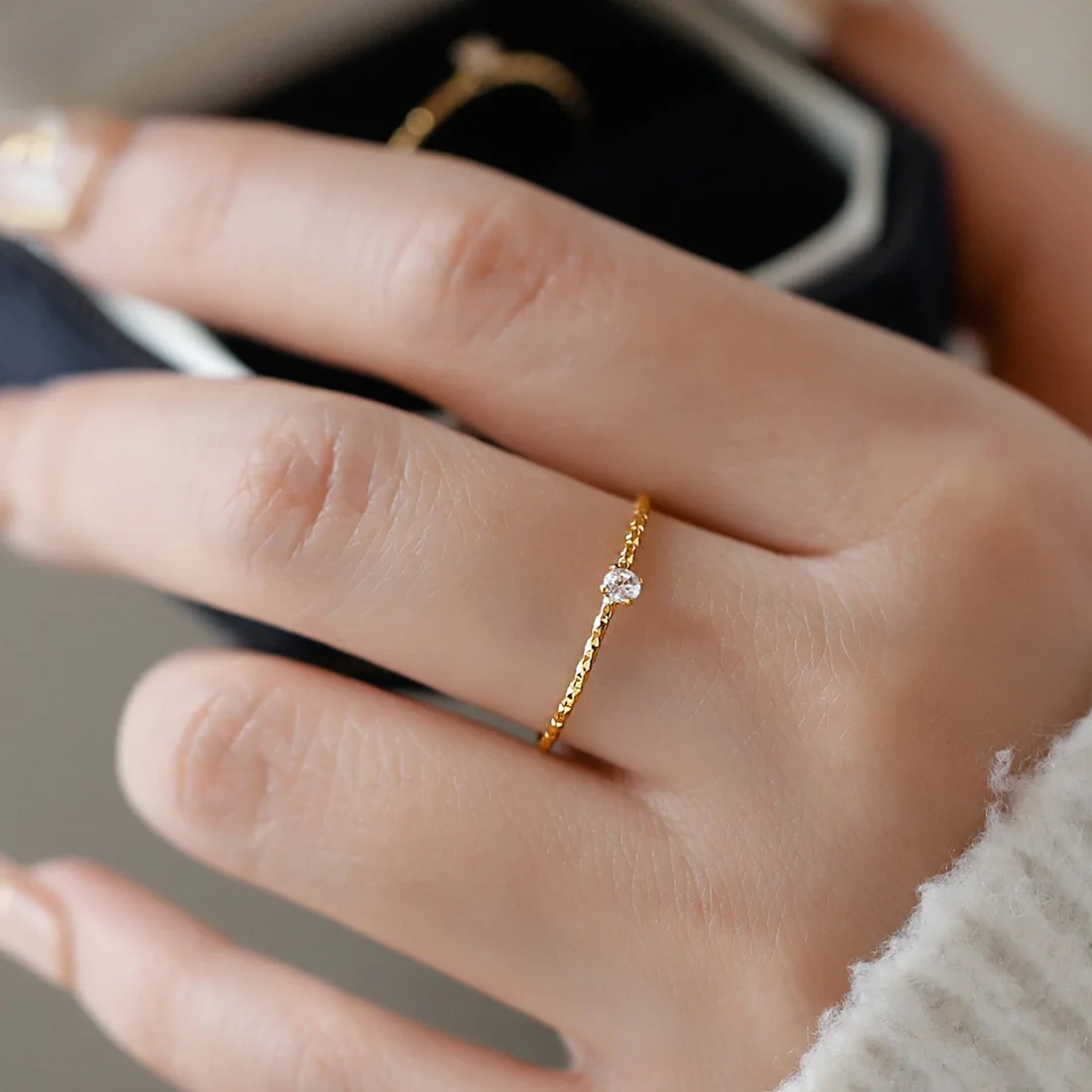 خاتم صغير رفيع للغاية للنساء، مصنوع من الفولاذ المقاوم للصدأ المطلي بالذهب الزركونيوم، مجوهرات بسيطة لا تسبب الحساسية