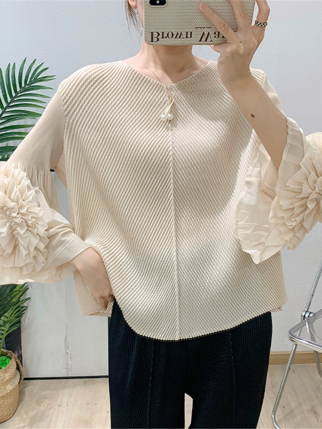 

Элегантная женская рубашка с короткими плиссированными рукавами, свободного кроя, из полиэстера, с рукавами-колокол, круглым вырезом и рукавами три четверти, верхняя одежда