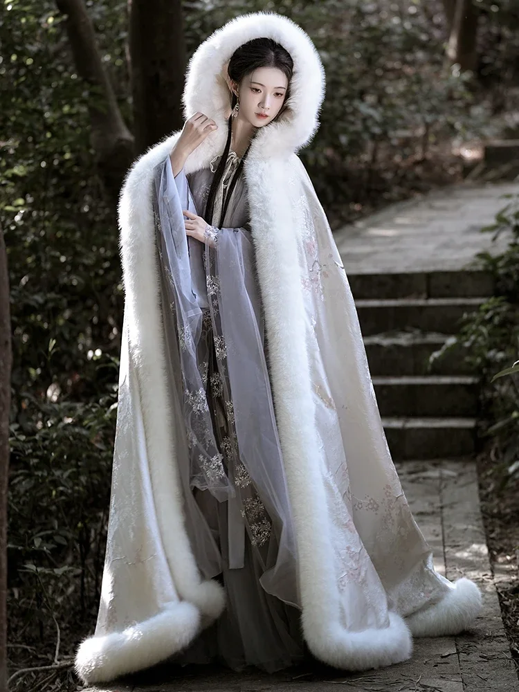 Hooded Cloak, Velvet and Cotton, Thickened in Winter To Keep Warm, Chinese Style Cloak, Long Style.