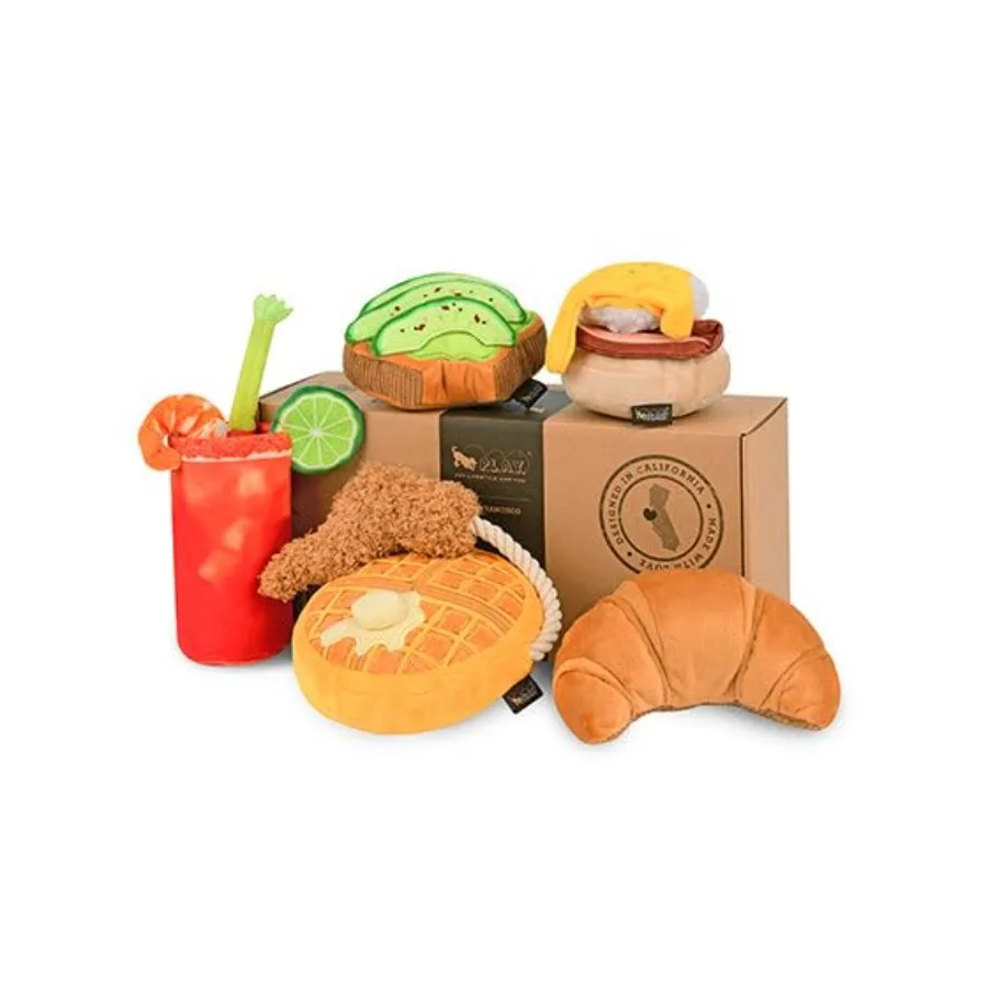 

Играй! Милые плюшевые игрушки для собак - прочные жевательные игрушки с пищалкой в виде еды для завтрака, идеально подходят для щенков и собак маленьких, средних и крупных пород.