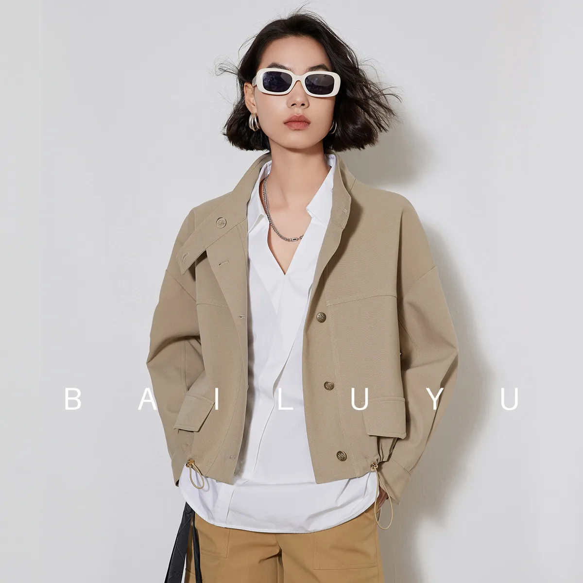 

LOUIS YAO Women Jacket 2024 Spring New Stand Neck Long Sleeve Loose Casual Fashionable Safari Style Chic Khaki Black Coat