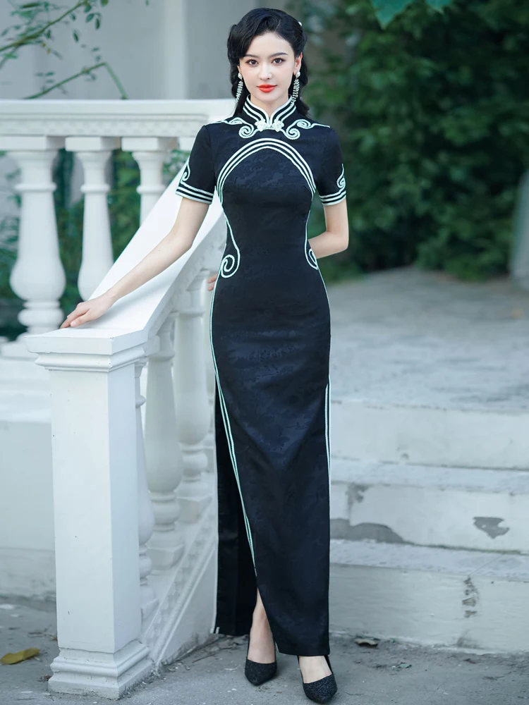 

Новое платье Jiangnan Spring класса люкс, обновленное, с черной цветочной вышивкой, в стиле ретро, с талисманом удачи, с коротким рукавом, из полиэфирного волокна