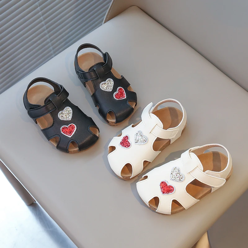 Little Girls Summer Sandals Princess Sweet with Heart Deco Toe-covered Peep Toe Fashion 2025 Brand New Kids Beach Shoes Soft Hot
