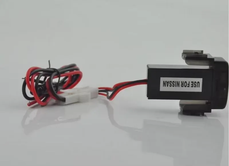 شاحن سيارة ABS 5 فولت 2.1A LED محول الضوء اكسسوارات USB واجهة المقبس لنيسان/قاشقاي/تيدا/X-trail/صني/NV200/Teana