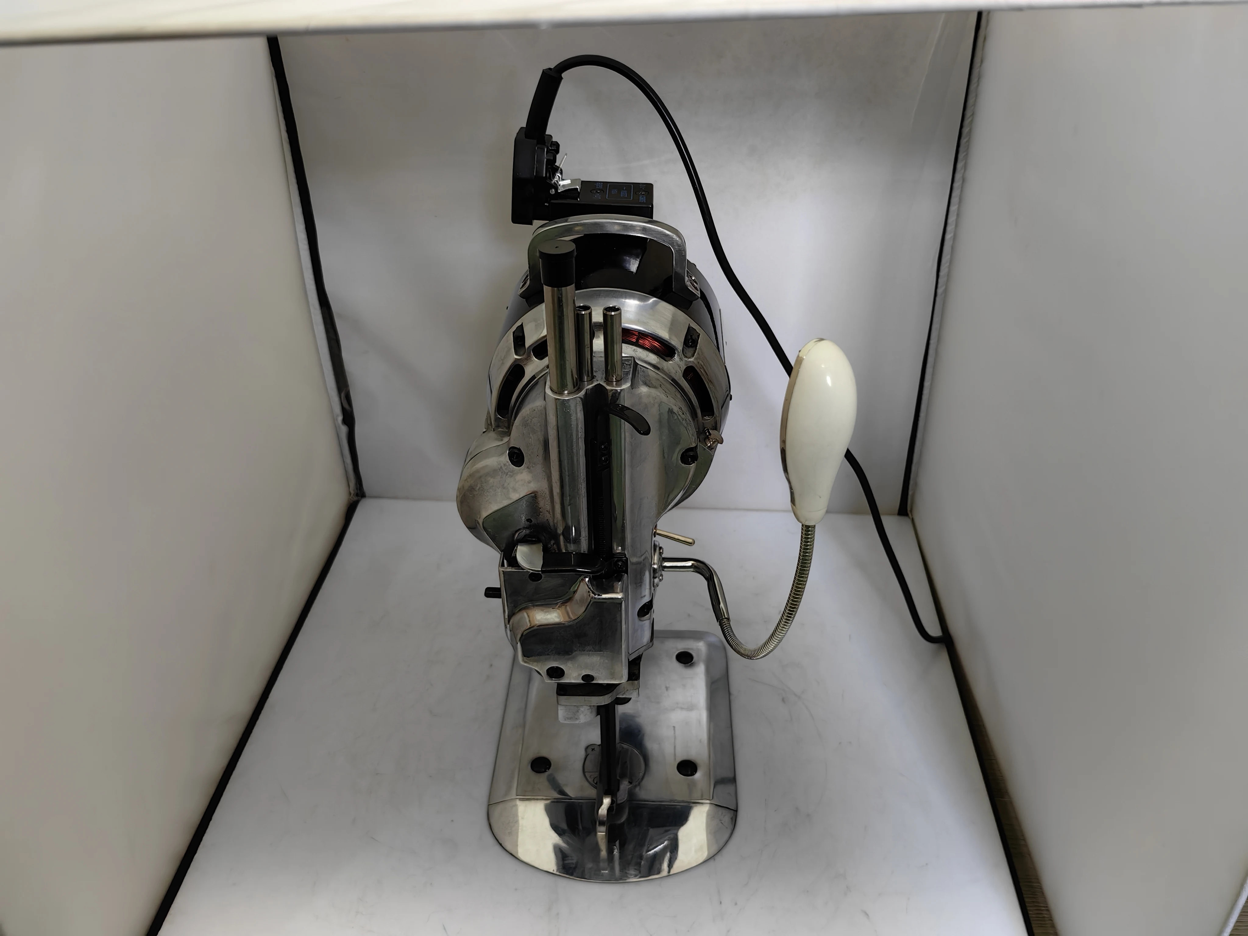 

8 inch vertical straight knife electric cloth Fabric cutting machine Cutting thickness 1-16cm,Carpet floor mat leather cutting