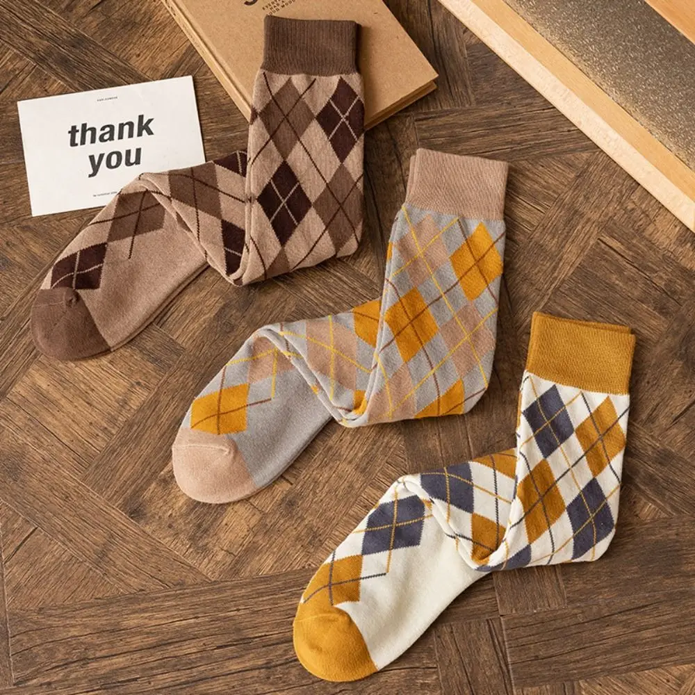 منقوشة شريط تحقق الجوارب الشارع الشهير مطاطا جوارب طويلة إلى الركب الجوارب الأكاديمية الغلاف الجوي النمط البريطاني الجوارب الطويلة فتاة