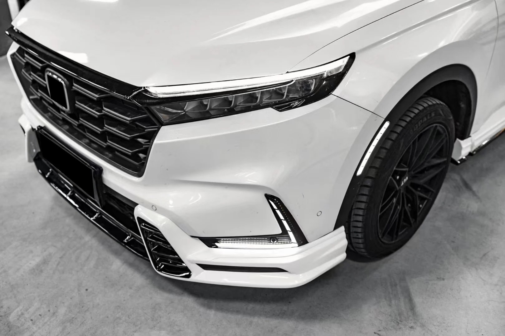 For 2023 Honda CR-V Modified Colour Black KNight Bodykit Glossy Black Roof Spoiler Front Lip Rear Diffuser Side Skirt Rear Angle