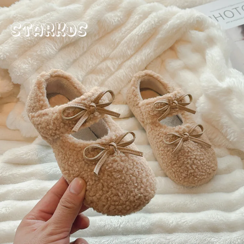 Sepatu flat balet Lambswool ujung bulat lucu loafer mewah hangat musim dingin anak perempuan sepatu Bowknot Mary Jane bulu Teddy desain bermerek