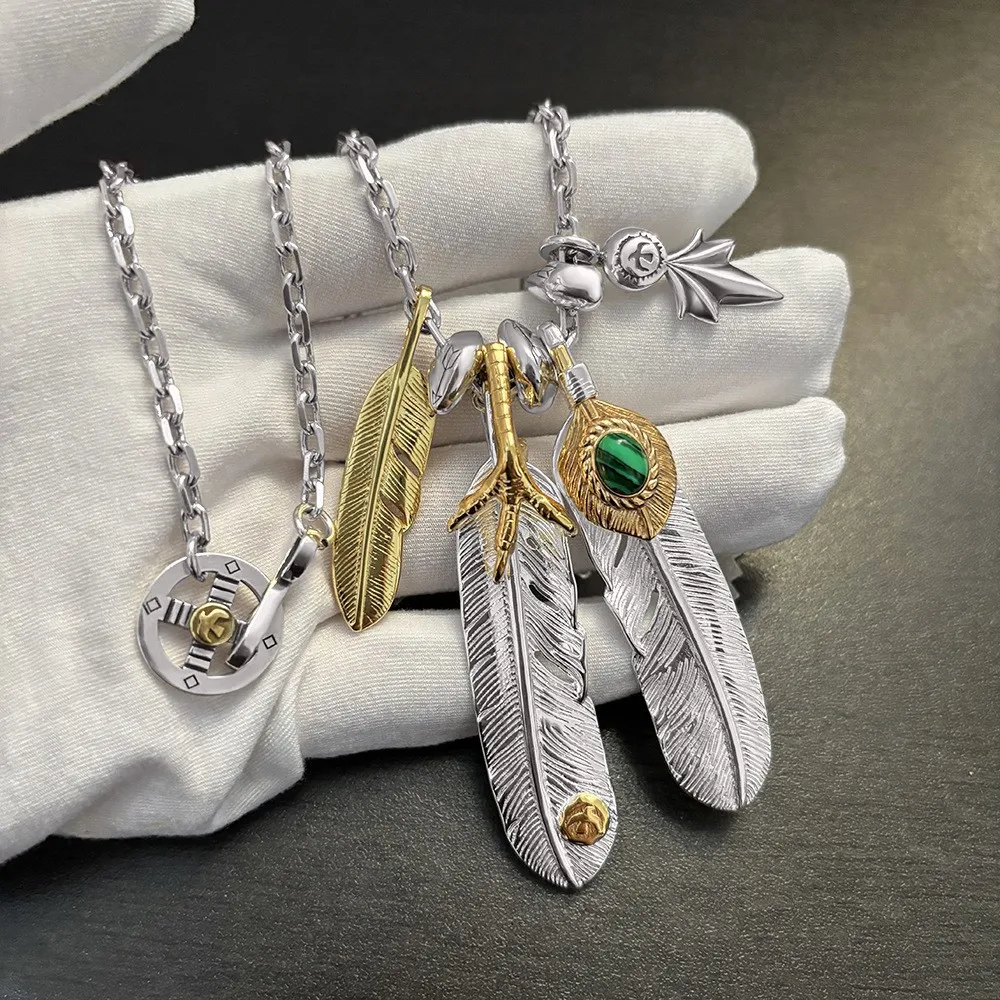 

Takahashi Goro's Goro Gold-Plated Eagle Claw Necklace with Turquoise Feather Inlay Maple Leaf Gold-Plated Small Feather Necklace