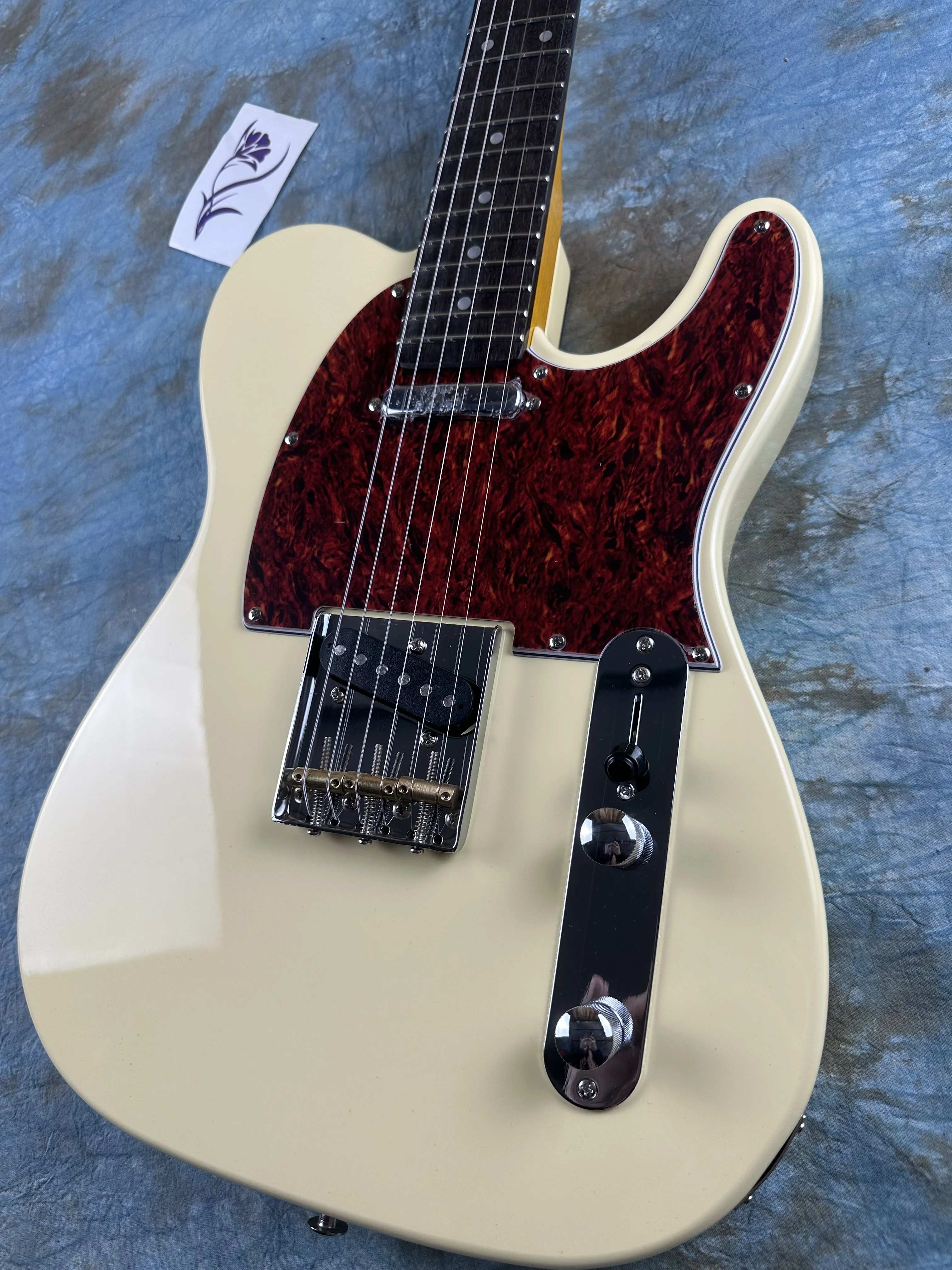 

Telecast Electric Guitar, Milk yellow imported paint, copper bridge, imported alder body, Canadian maple neck, lightning package