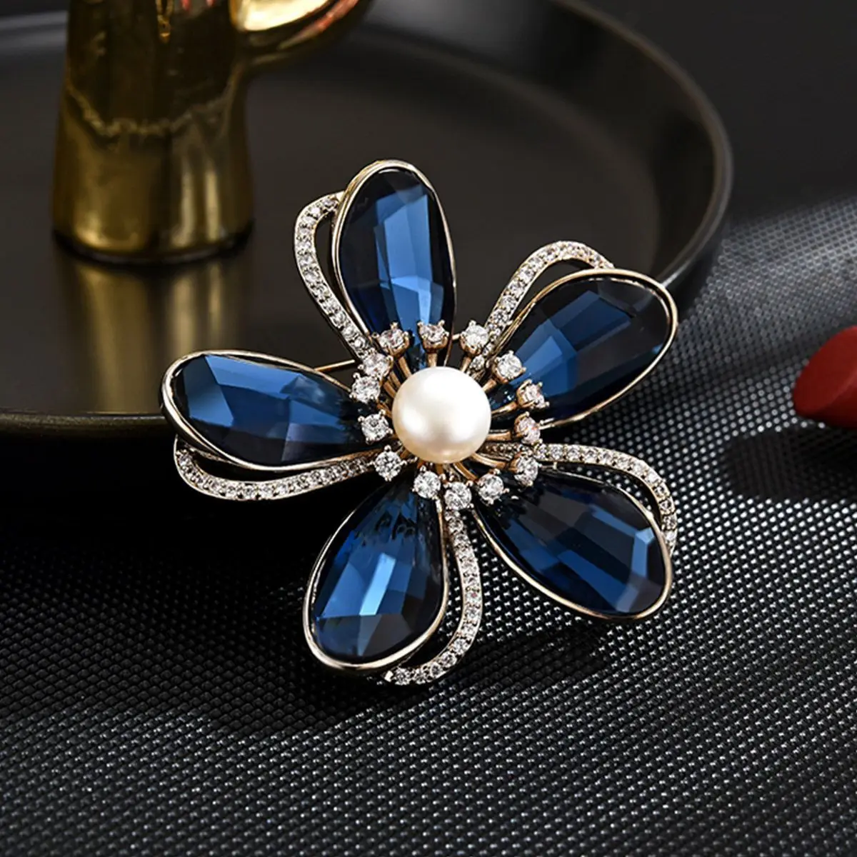 New Luxury Zircon Crystal Blue Flower Brooches for Women Delicate Atmosphere Sweater Corsage Clothing Fashion Accessories Pins