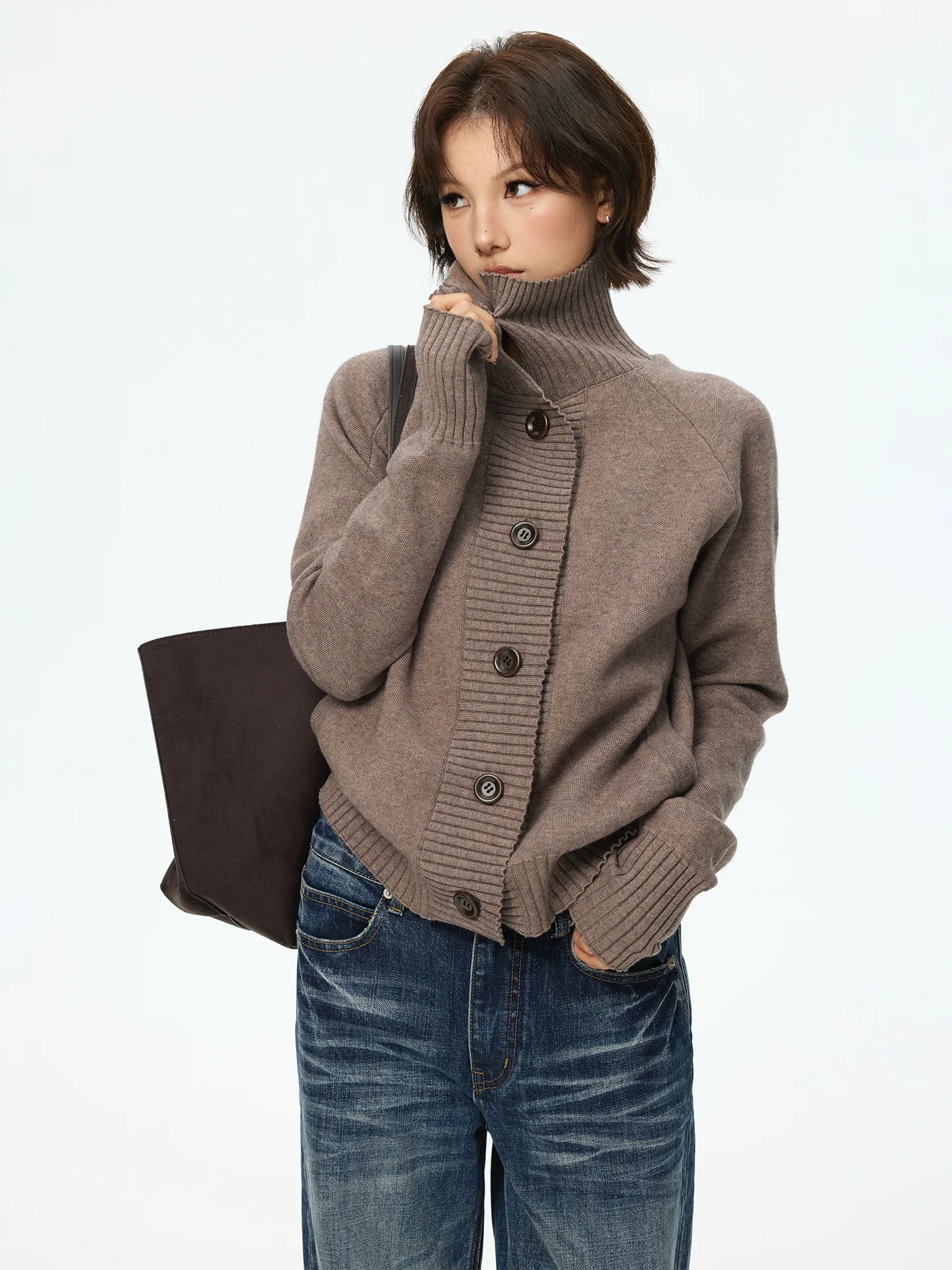 

Осенне-зимний вязаный свитер оригинального дизайна с воротником-стойкой, широким вырезом, кардиган, верхняя одежда для женщин, однотонный, для повседневной носки