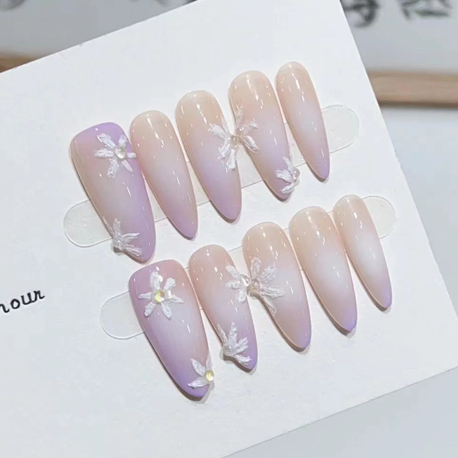 10 pezzi di mandorla lucida stampa sulle unghie cuore bowknot lavanda unghie finte unghie artificiali in resina per la festa nuziale Natale fai da te