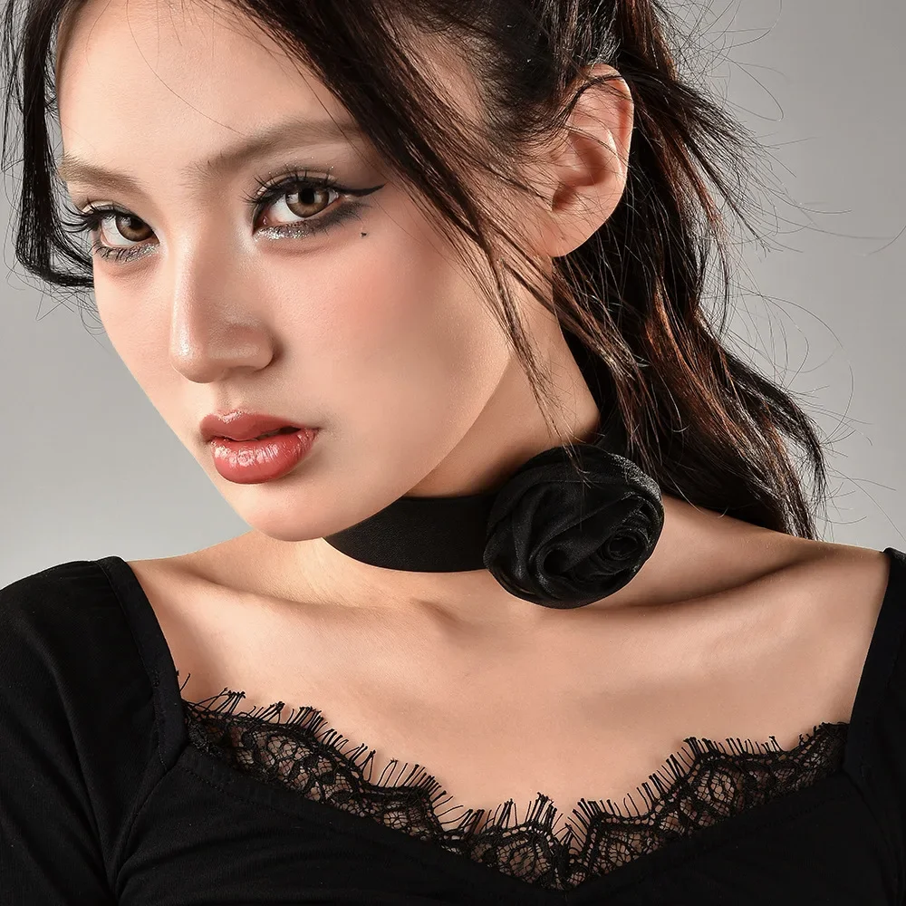 2025The small Xiangfeng camellia neck collar is fashionable and unique. You can change the flower collar for women